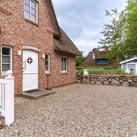 Reetdachhaus Kleine Krabbe Reetdachhaus Kleine Krabbe Prázdninový dům *